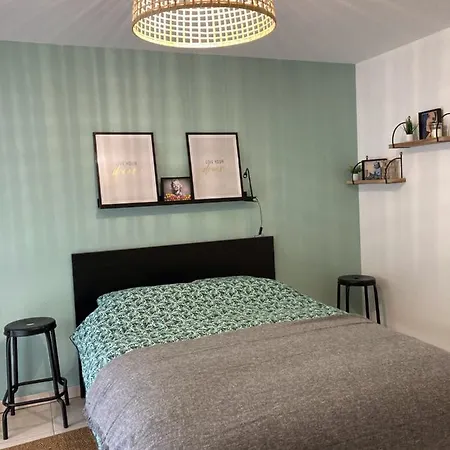 Studio Calme Et Sécurisé Avec Piscine • Wifi Appartement